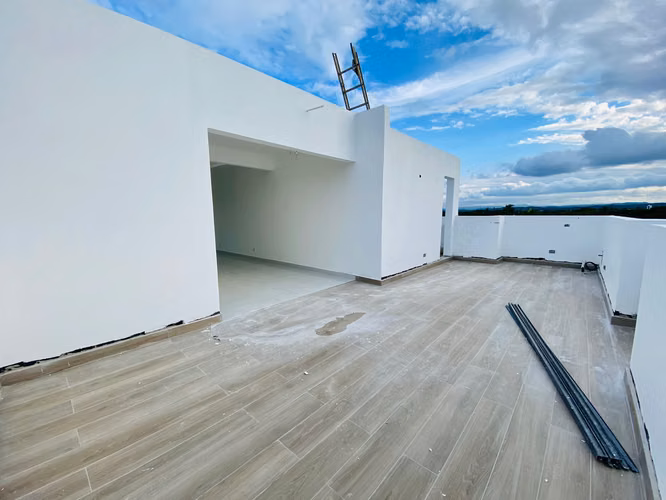 Apartamentos Nuevos con 3 Habitaciones y 2 Parqueos de Venta en Entrada de Santiago y Cerca al HOMS!