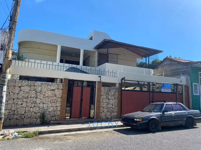 Jochy Real Estate vende, casa en el centro de la ciudad de La Romana, R.D