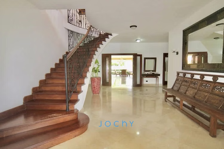 Jochy Real Estate vende, villa en Casa de Campo, La Romana, R.D - Imagen 2