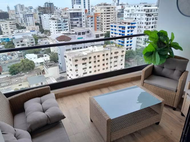 Apartamento 2Hab Amueblado Piso Alto c/Vista, Area Social Rooftop, Naco