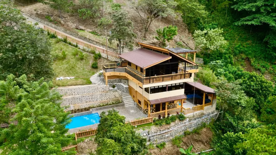 Hermosa Villa de 3 Niveles en Venta en Jarabacoa