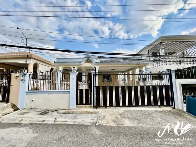 Hermosa Casa en la Urbanización Vista Linda - 1997