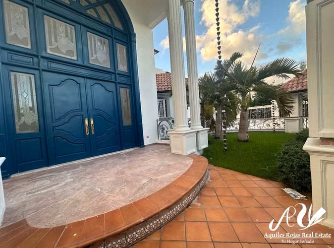 Hermosa Casa en La Urbanización Don Simón - 1999 - Imagen 2