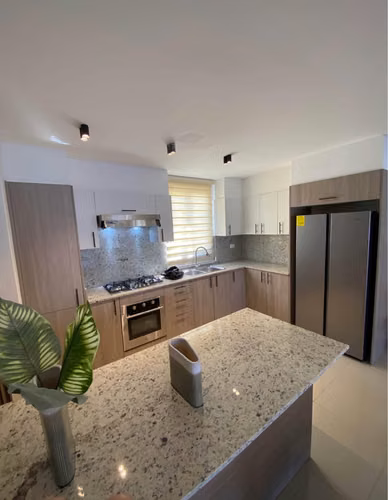 Prestigiosos Apartamentos con 3 Habitaciones y Línea Blanca de Venta en la Av. Hispanoamericana!