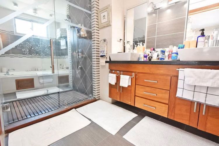 Apartamento en 13vo Nivel con Vista al Mar, 3 Habitaciones y 3 Parqueos de Venta en Los Cacicazgos!
