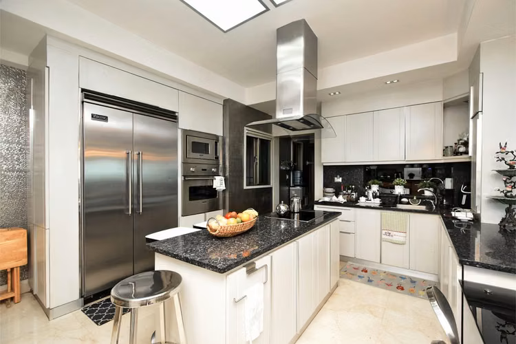 Apartamento en 13vo Nivel con Vista al Mar, 3 Habitaciones y 3 Parqueos de Venta en Los Cacicazgos!