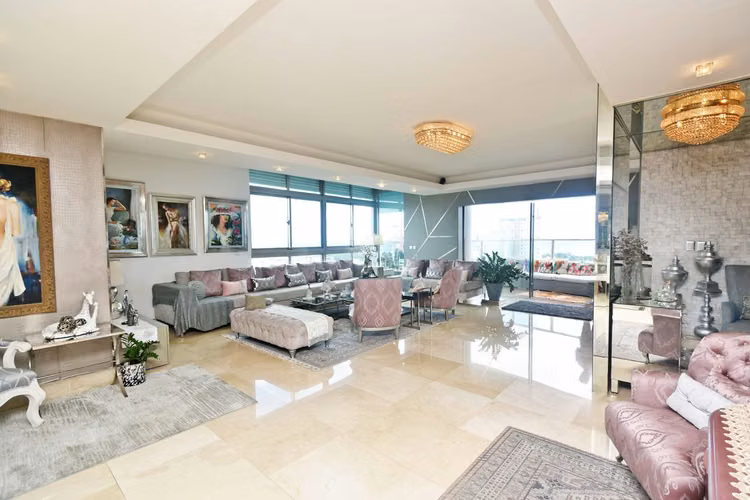 Apartamento en 13vo Nivel con Vista al Mar, 3 Habitaciones y 3 Parqueos de Venta en Los Cacicazgos!