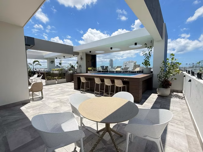 Apartamento con terraza privada y 3 parqueos en Serralles - Imagen 6