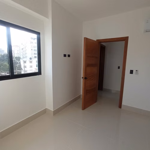 Alquilo Apartamento con línea Blanca, 3er piso en Serralles, Santo Domingo, Distrito Nacional. - Imagen 2