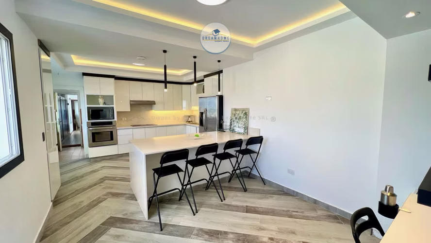 Apartamento en venta de 4 Habitaciones con vista al mar ID 3519 - Imagen 2