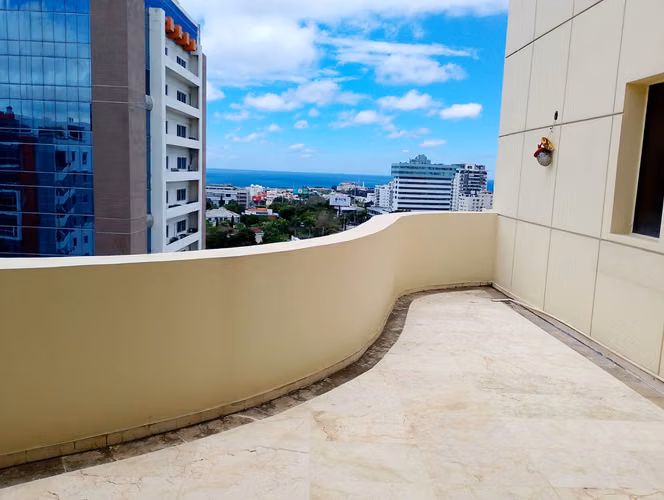 Penthouse con vista al mar y terraza privada con Jacuzzi
