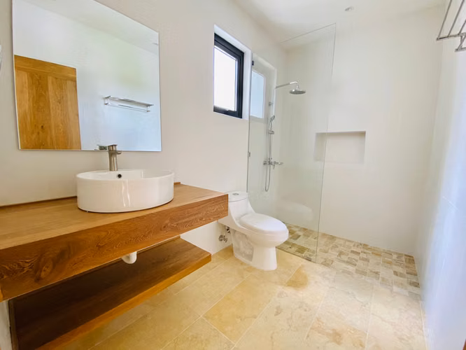 Hermosa Villa de Playa con 2 Habitaciones y Piscina de Venta en Green One Playa Dorada!