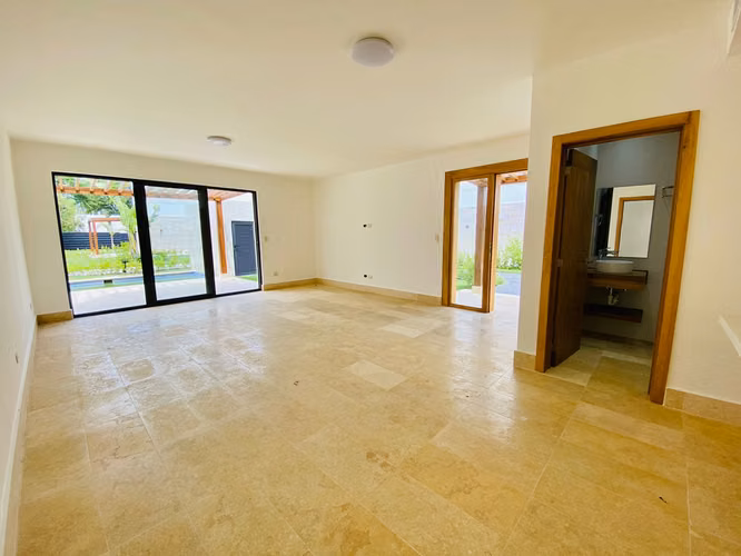 Hermosa Villa de Playa con 2 Habitaciones y Piscina de Venta en Green One Playa Dorada!