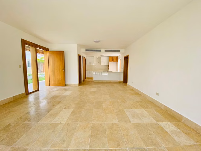 Hermosa Villa de Playa con 2 Habitaciones y Piscina de Venta en Green One Playa Dorada!