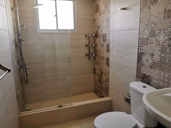 Apartamento En Alquiler De 4 Habitaciones Y 2 Baños En Piantini - Imagen 4