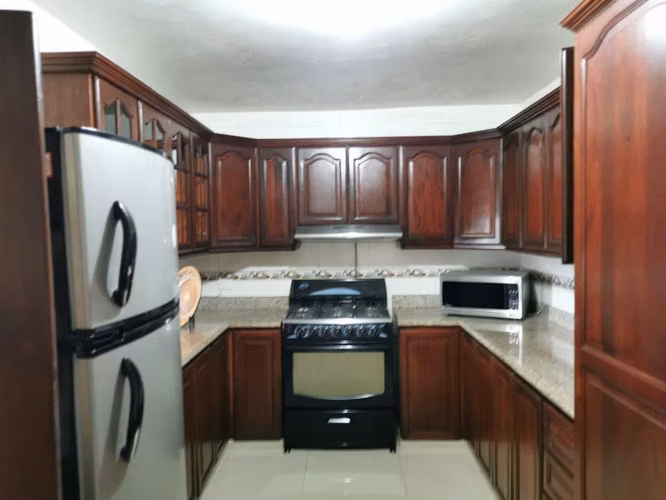 Apartamento En Alquiler De 4 Habitaciones Y 2 Baños En Piantini - Imagen 2