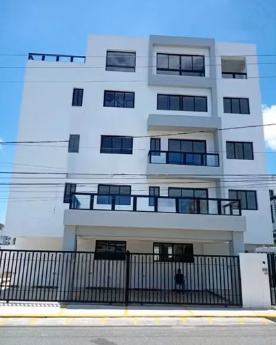 Apartamento con 3 Habitaciones y 2 Parqueos de Venta en Urb. Jardines del Sur, Av. Hispanoamericana!