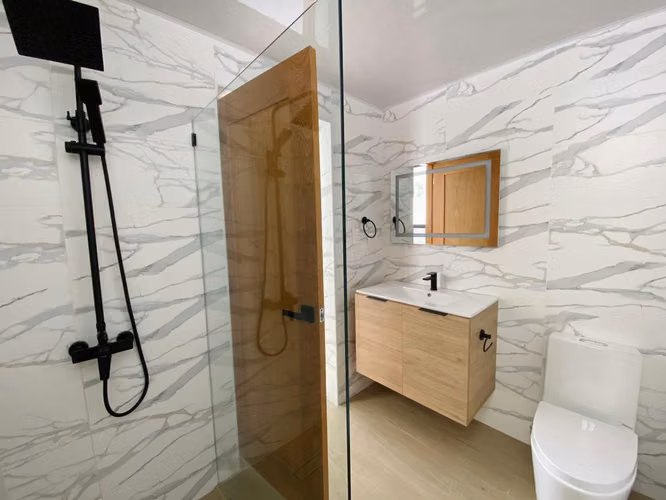 Apartamento Nuevo con 3 Habitaciones y 2 Parqueos Paralelos de Venta en Los Alamos!