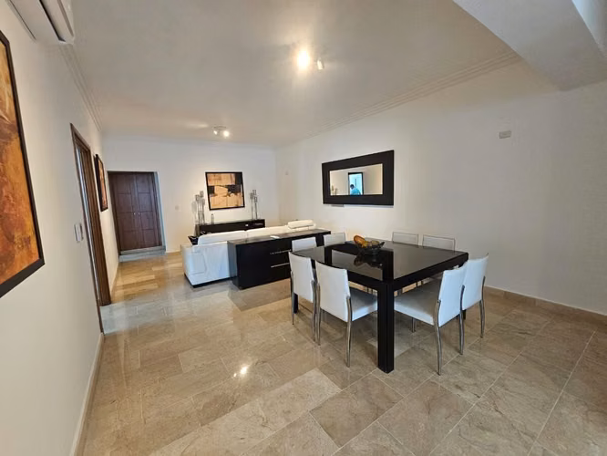 Apartamento en alquiler amueblado en el Piantini de 3 habitaciones