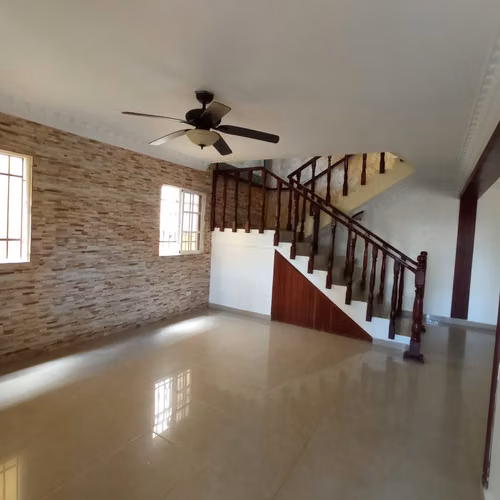 Casa en venta de 3 niveles en la Zona Oriental, Santo Domingo Este. - Imagen 3