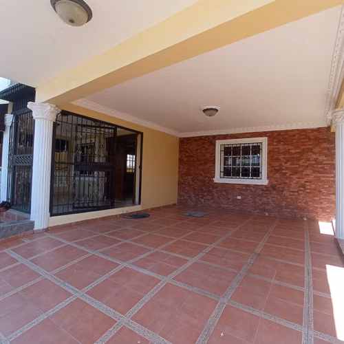Casa en venta de 3 niveles en la Zona Oriental, Santo Domingo Este. - Imagen 5