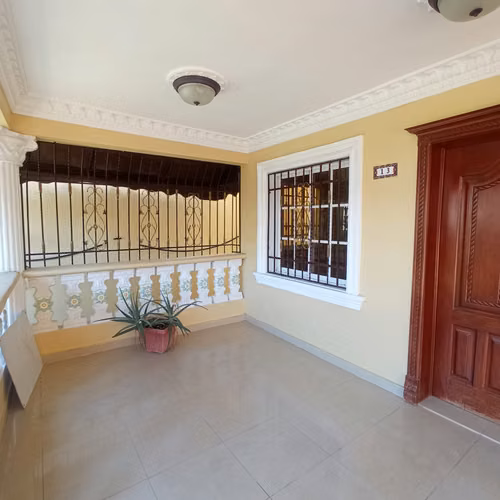 Casa en venta de 3 niveles en la Zona Oriental, Santo Domingo Este. - Imagen 4