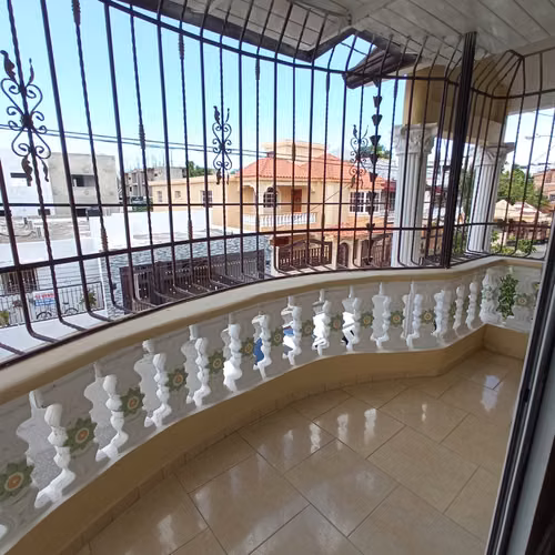 Casa en venta de 3 niveles en la Zona Oriental, Santo Domingo Este. - Imagen 17