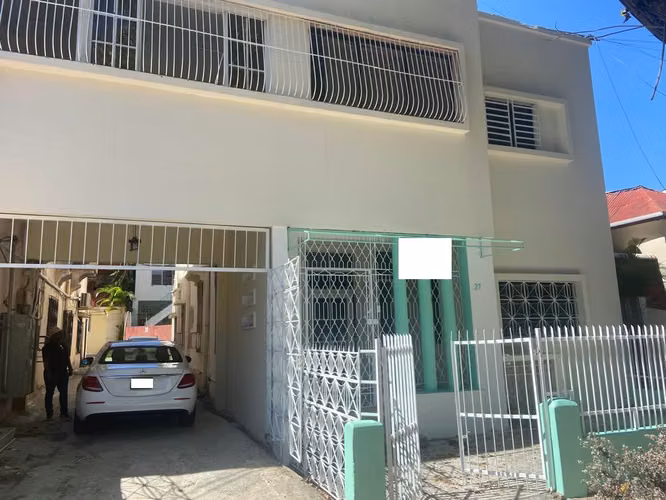 Casa en Gazcue con 500 m2 de solar ideal para plaza pequeña - Imagen 8