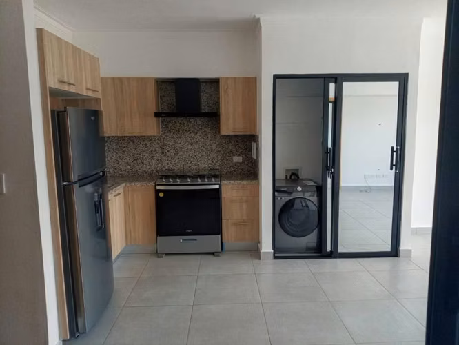 Alquilo Apartamento en el Evaristo Morales - Imagen 3