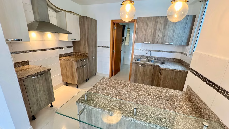 Apartment for sale of 3 Rooms on 2nd floor with Terrace in Evaristo Morales