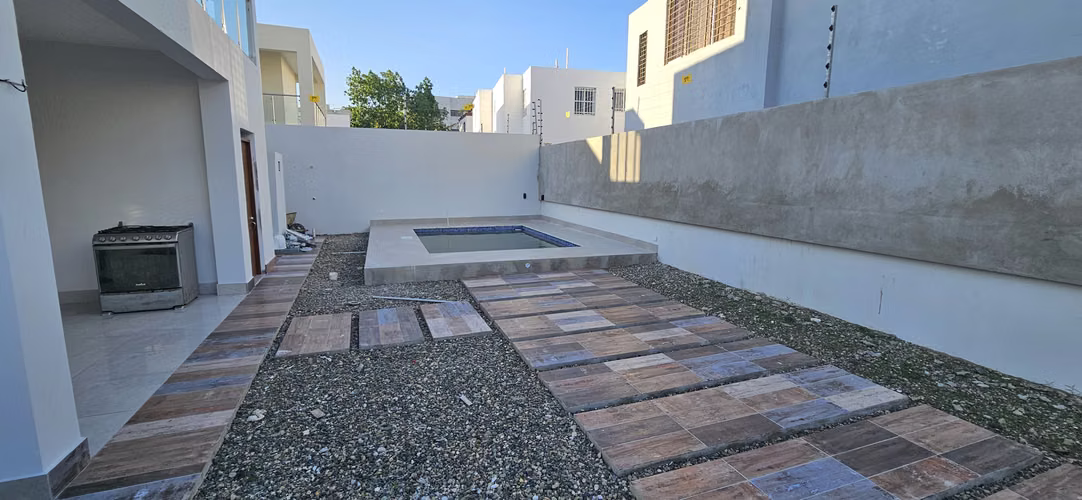 Casa con piscina en Cerro Alto - Imagen 3