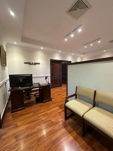 Local Comercial en alquiler Vacío en el Ensanche Paraiso
