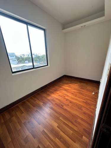 Local Comercial en alquiler Vacío en el Ensanche Paraiso