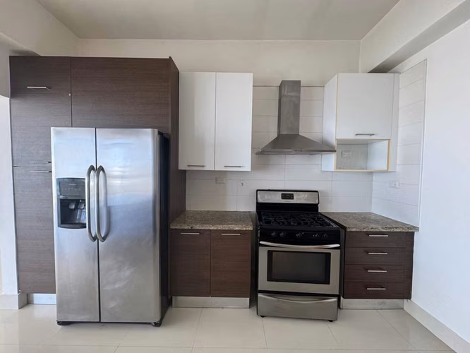 Alquilo apartamento en Bella Vista con línea blanca - Imagen 4