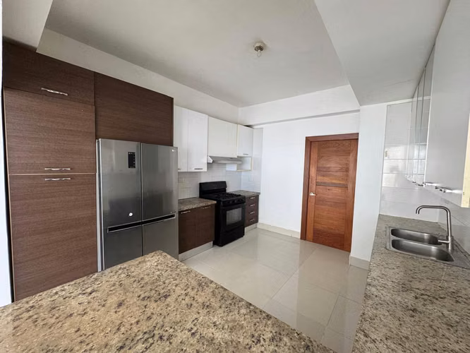 Alquilo apartamento en Bella Vista con línea blanca - Imagen 4