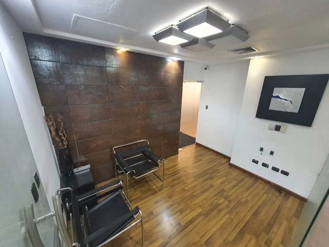 Vendo local para oficinas en Naco - Imagen 1