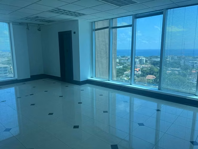 Local Nivel completo 412mt2 en Alquiler en La Esperilla