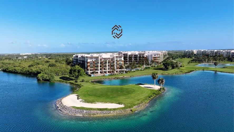 Un exclusivo refugio entre golf y laguna