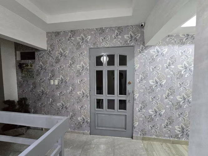 Local Segundo Nivel en Los Restauradores puede ser para salón de belleza u Oficina