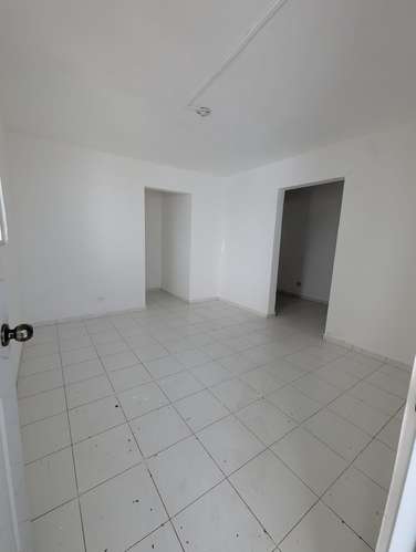 LOCAL COMERCIAL PARA ALQUILER GAZCUE - Imagen 4