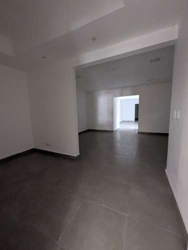 LOCAL COMERCIAL PARA ALQUILER GAZCUE - Imagen 8
