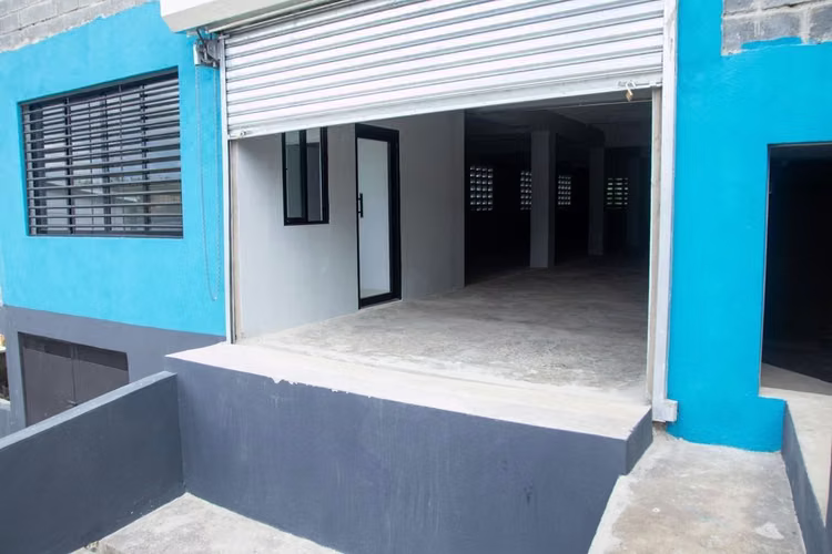 Nave industrial en alquiler en la Autopista 6 de noviembre