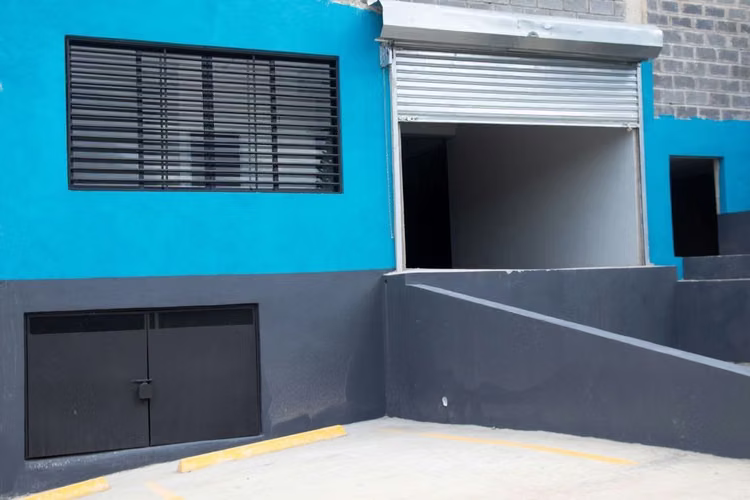 Nave industrial en alquiler en la Autopista 6 de noviembre
