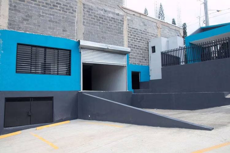 Nave industrial en alquiler en la Autopista 6 de noviembre