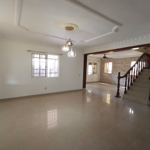 Casa en venta de 3 niveles en la Zona Oriental, S.D.E.