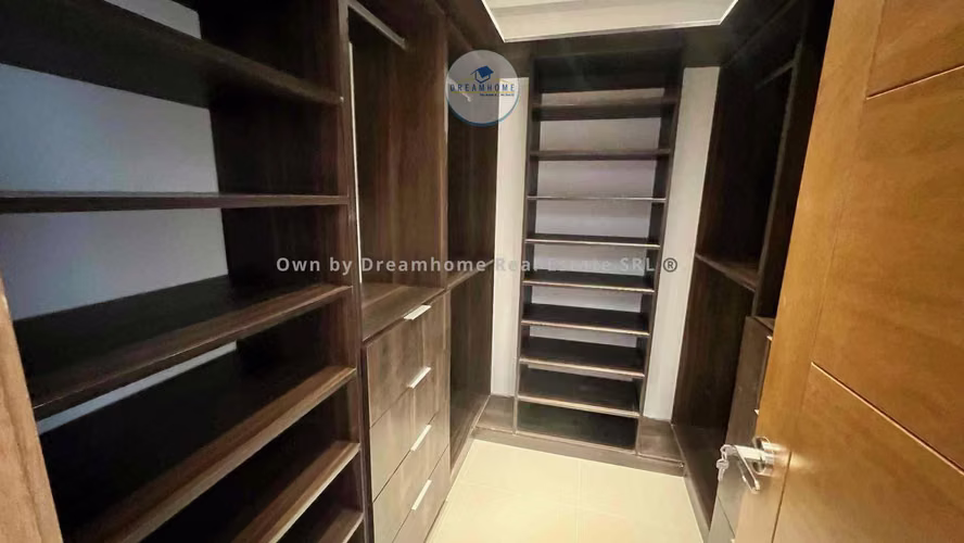 Innovador apartamento en venta en Naco de 3 habitaciones con amplio balcon y cocina moderna