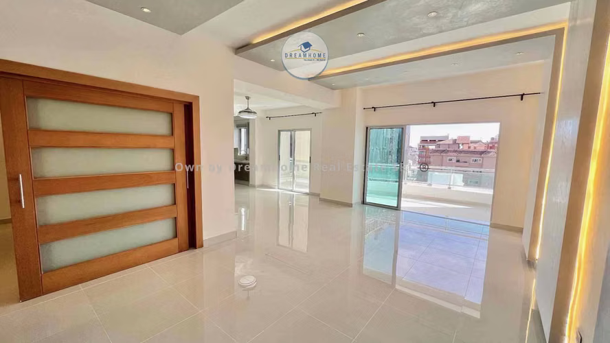 Innovador apartamento en venta en Naco de 3 habitaciones con amplio balcon y cocina moderna