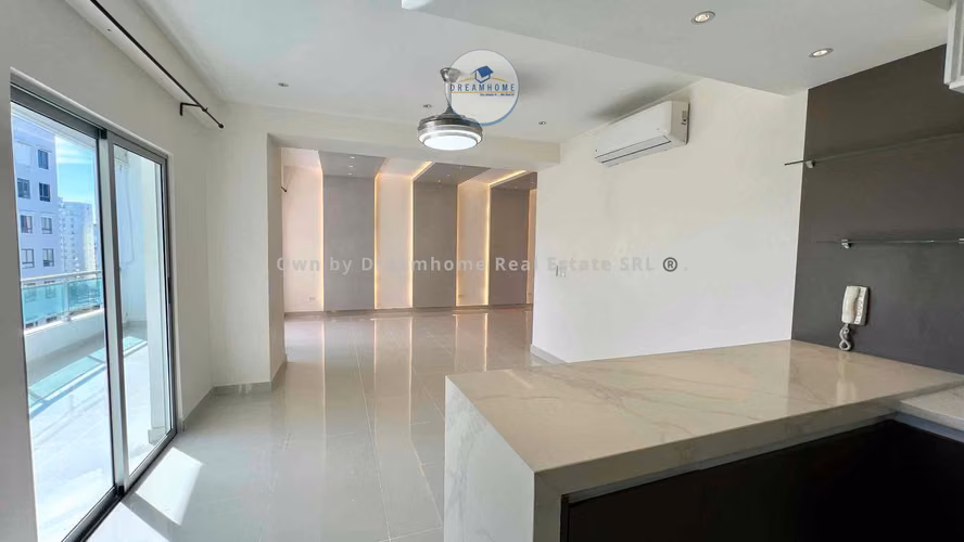 Innovador apartamento en venta en Naco de 3 habitaciones con amplio balcon y cocina moderna