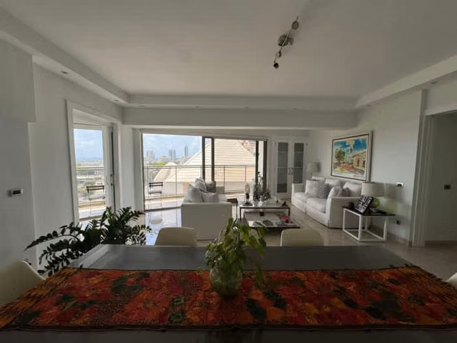 Residencia de Alto Nivel con Vista al Mar