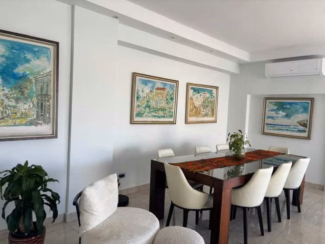 Residencia de Alto Nivel con Vista al Mar